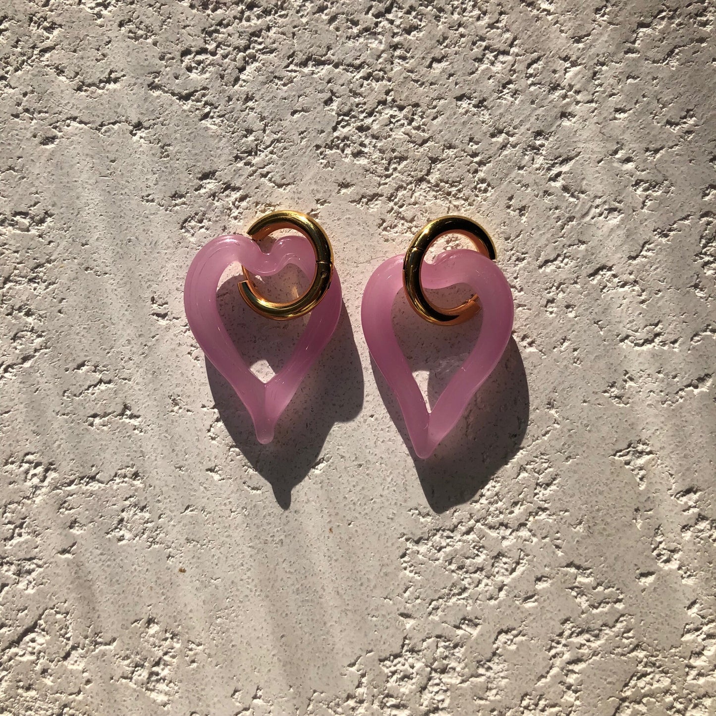 SANDRA ALEXANDRA HEART OF GLASS EARRINGS PINK