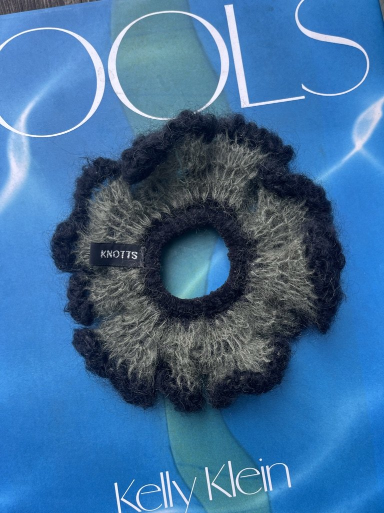 KNOTTS MOHAIR SCRUNCHIE TIMMY