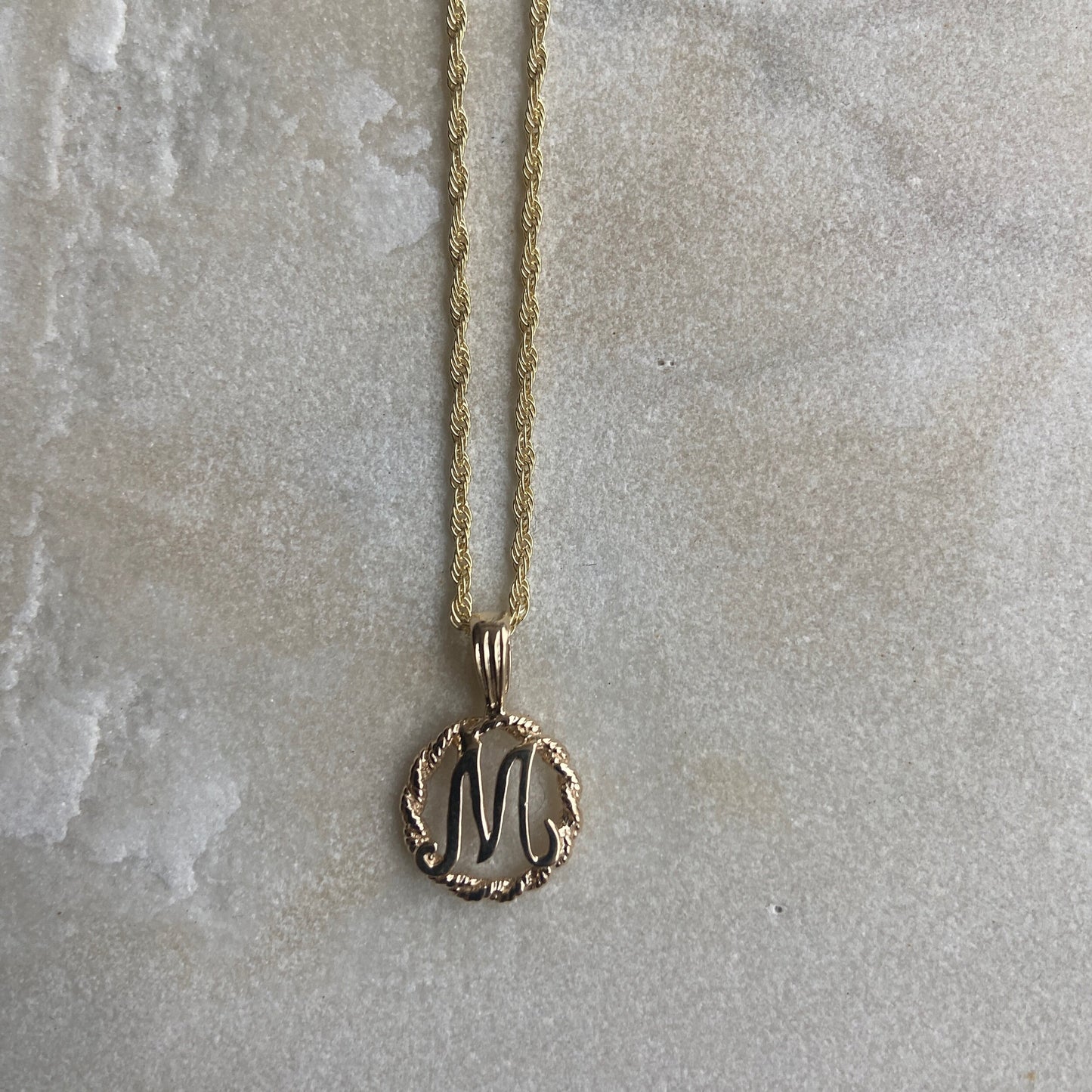 AURUM.Ldn 9ct ROUND INITIAL PENDANT