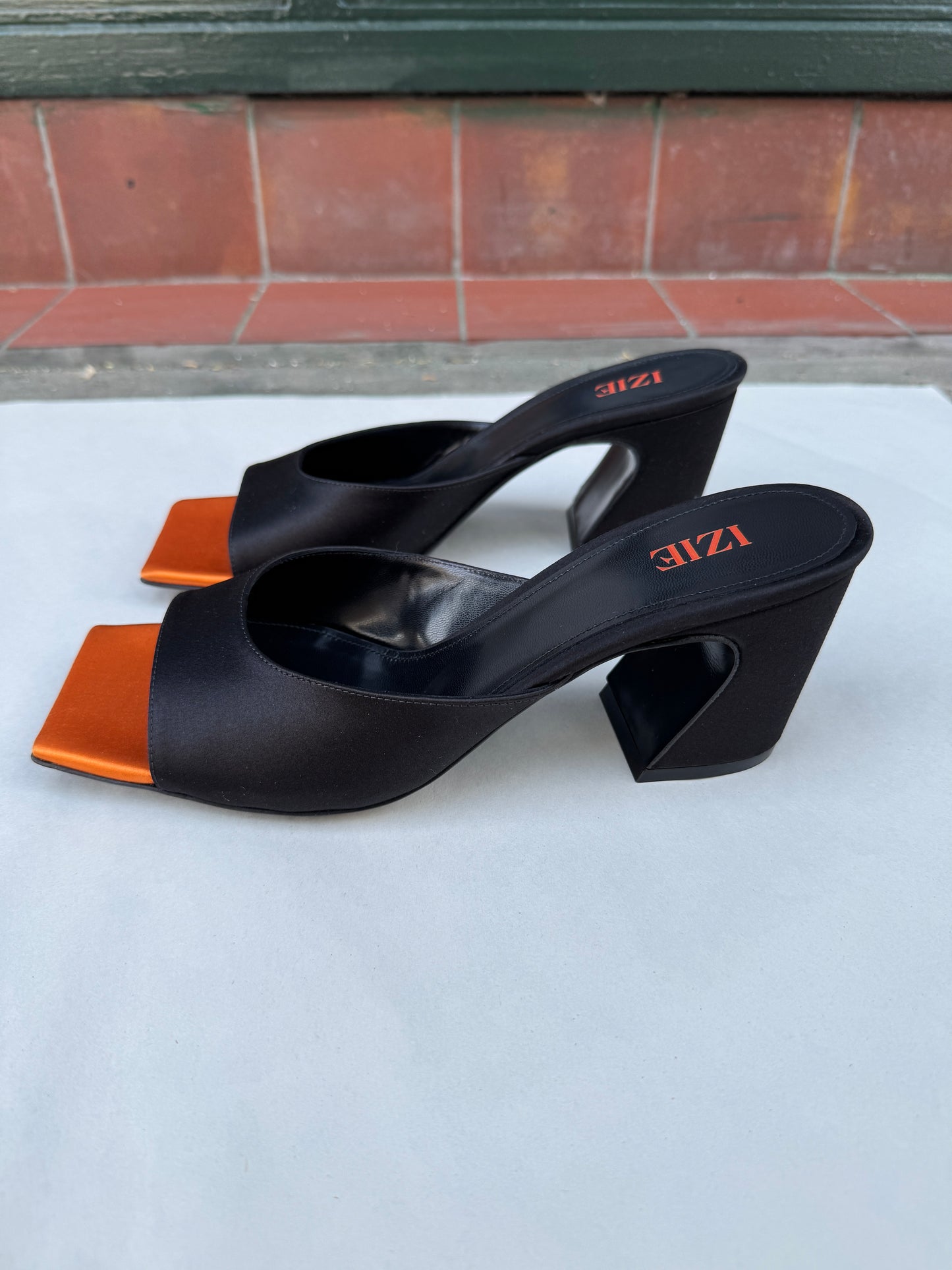 IZIE CHESTER MULE IN BLACK SATIN