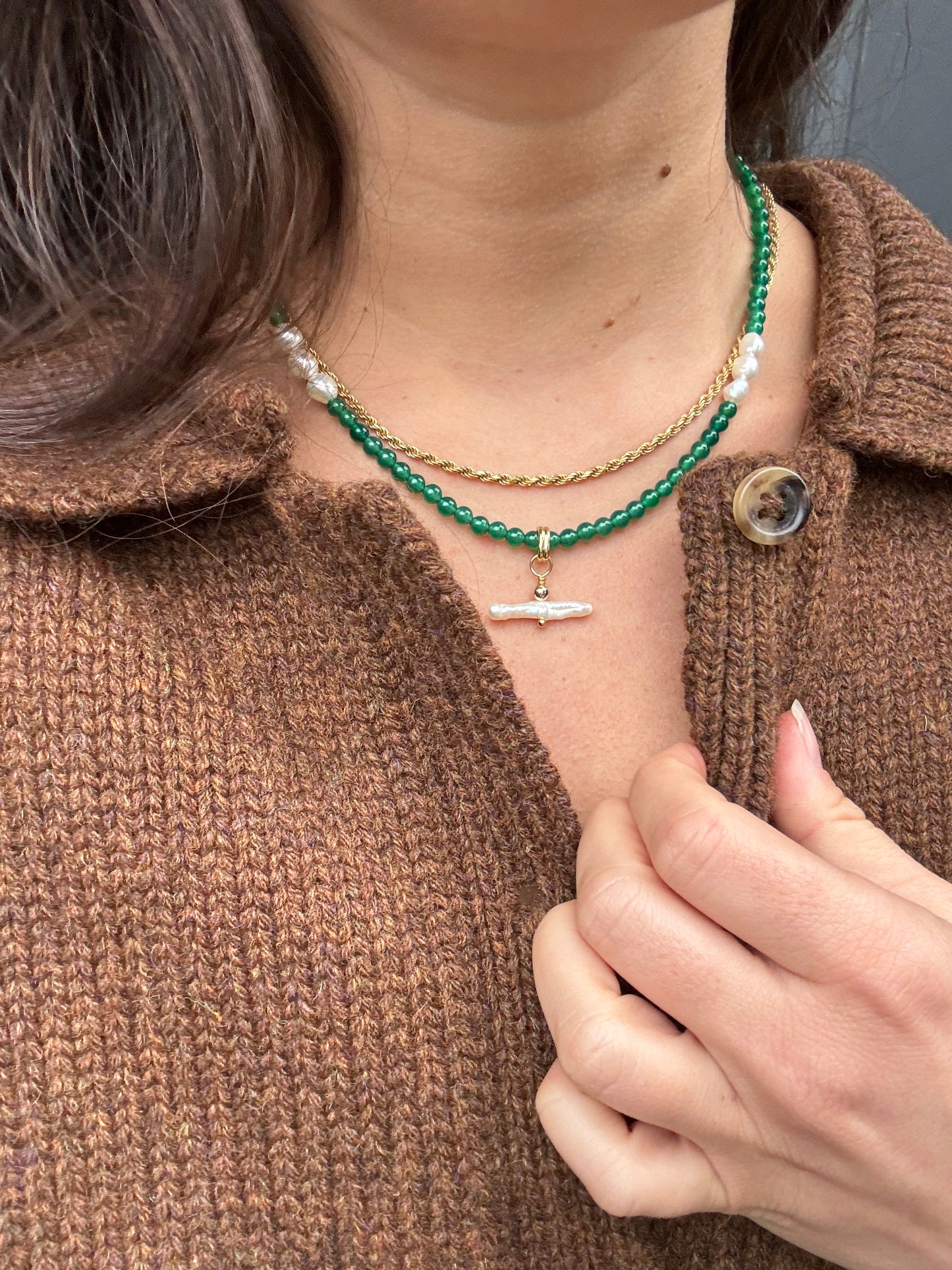 SANDRA ALEXANDRA PEARL T BAR AND OLIVE JADE STONE NECKLACE