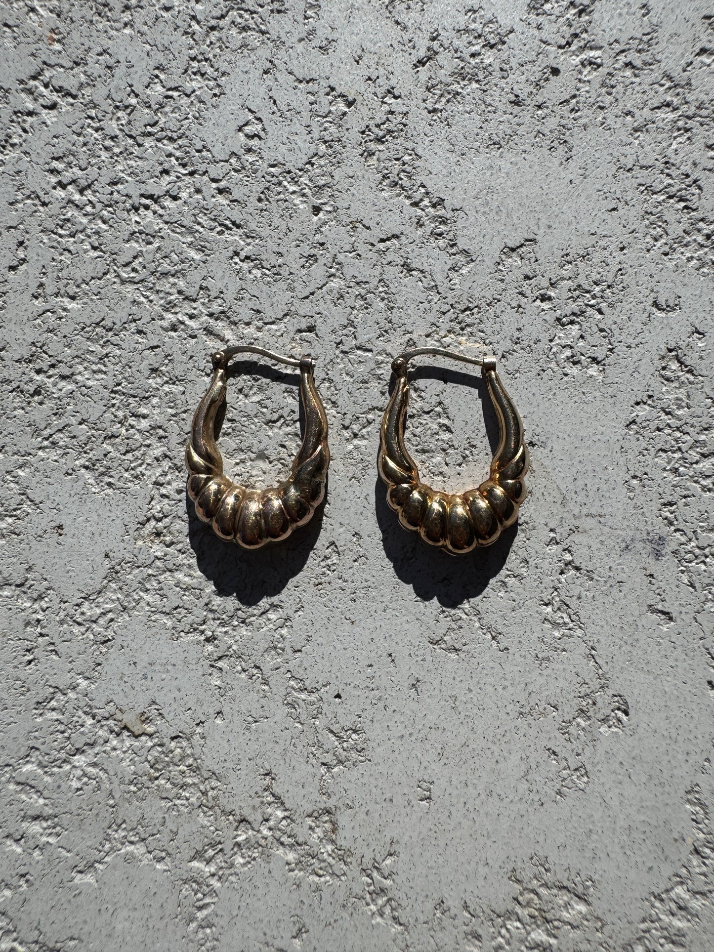 SACROSANCT MINI GOLD TWISTED HUGGIES