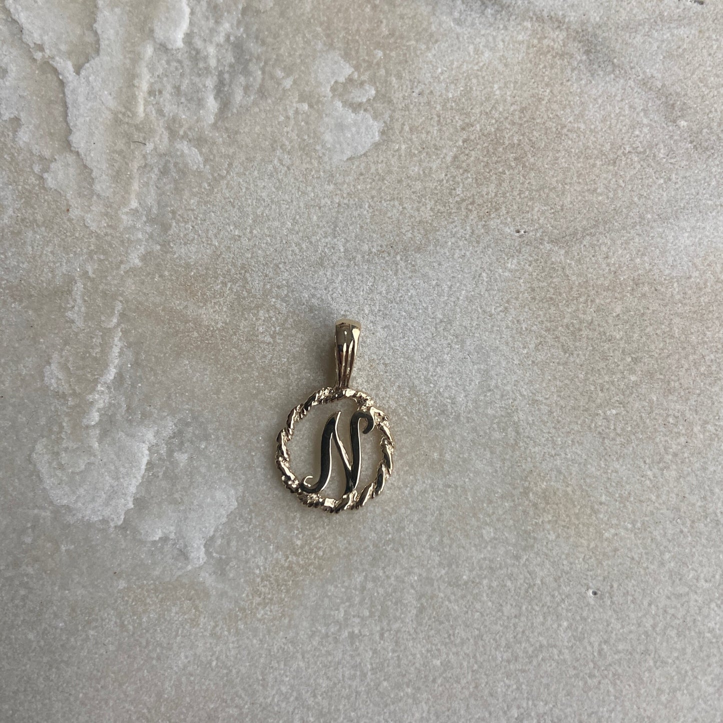 AURUM.Ldn 9ct ROUND INITIAL PENDANT
