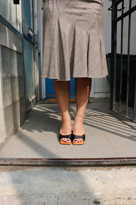 IZIE CHESTER MULE IN BLACK SATIN