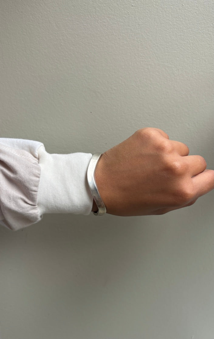 SACROSANCT 925 SILVER SWIRLY BANGLE