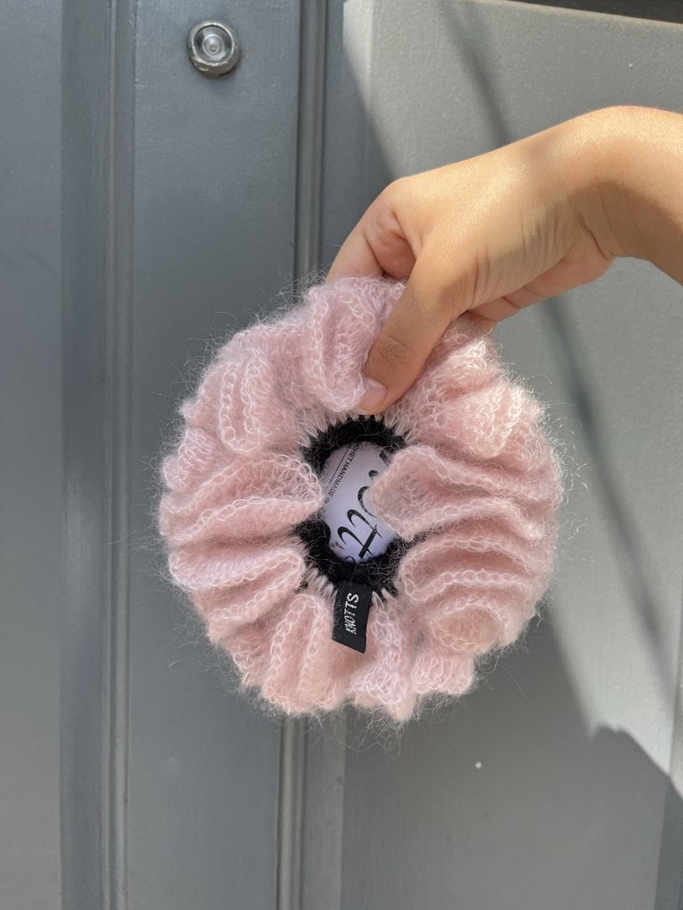 KNOTTS MOHAIR SCRUNCHIE PINK PUMP