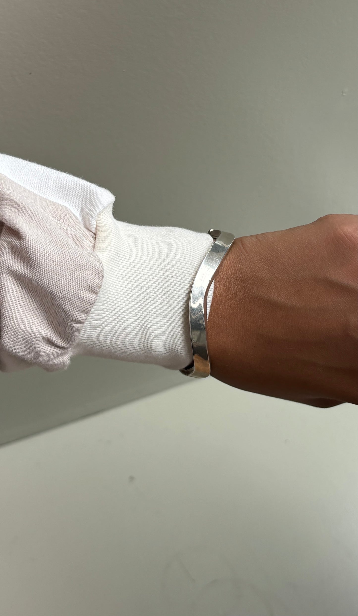 SACROSANCT 925 SILVER SWIRLY BANGLE