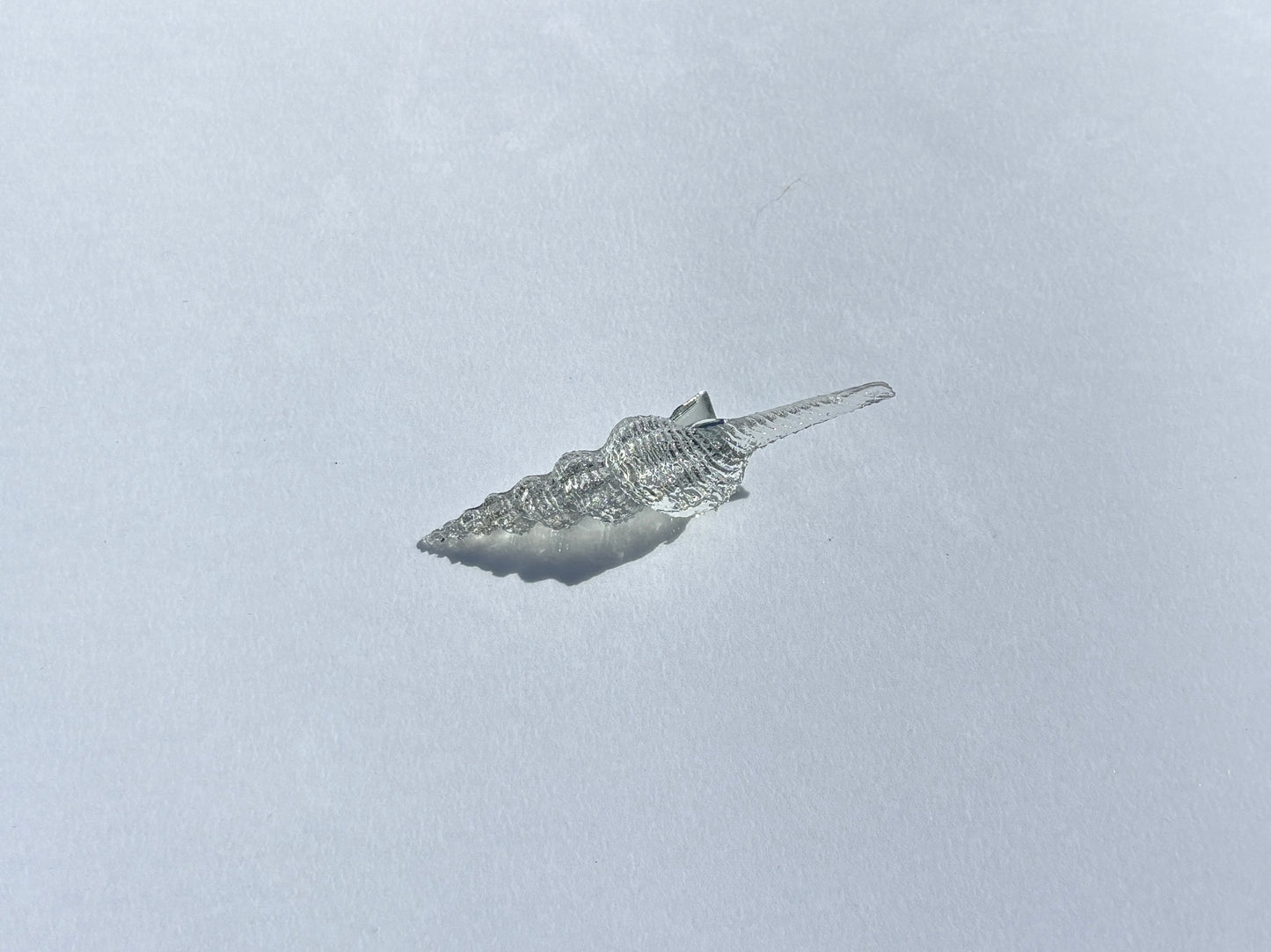 DEANNIE SPIRE SHELL HAIR CLIP