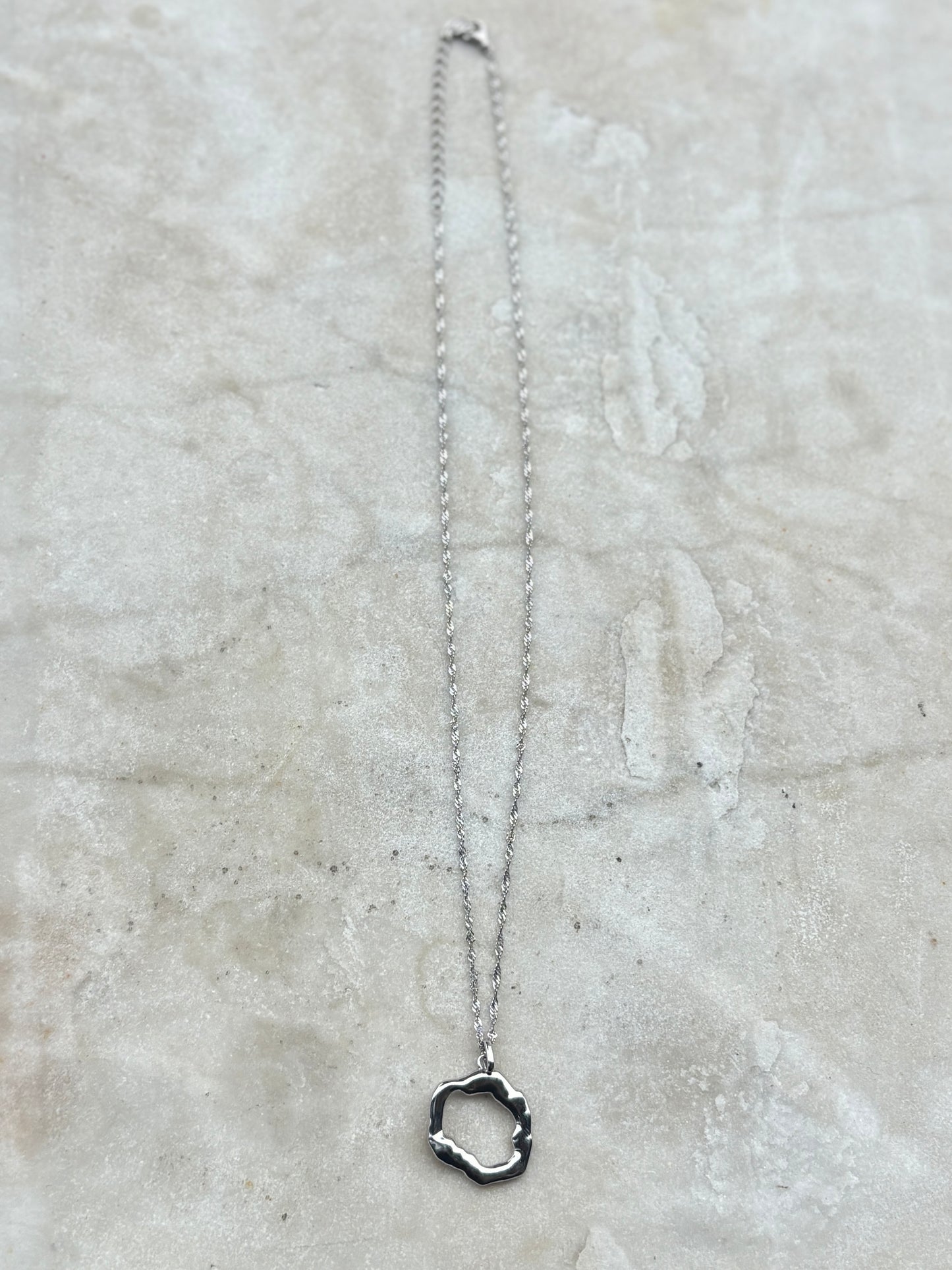 ARIYA IZEL NECKLACE SILVER