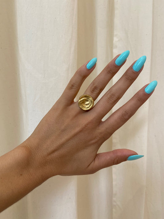 CAROLINA DE BARROS AREIA ROUND SIGNET RING GOLD