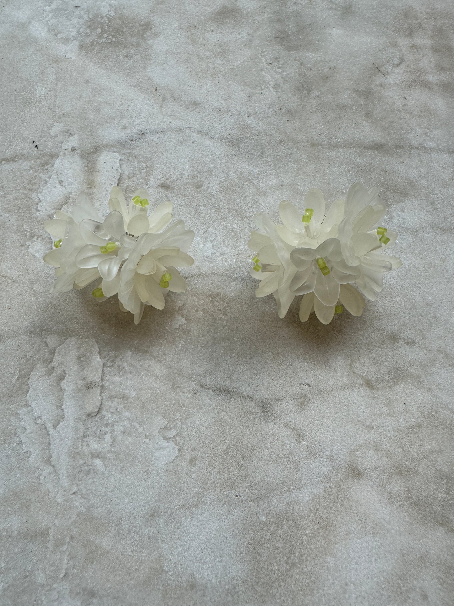 UCHA AMBORISIUS EARRINGS WHITE AND YELLOW