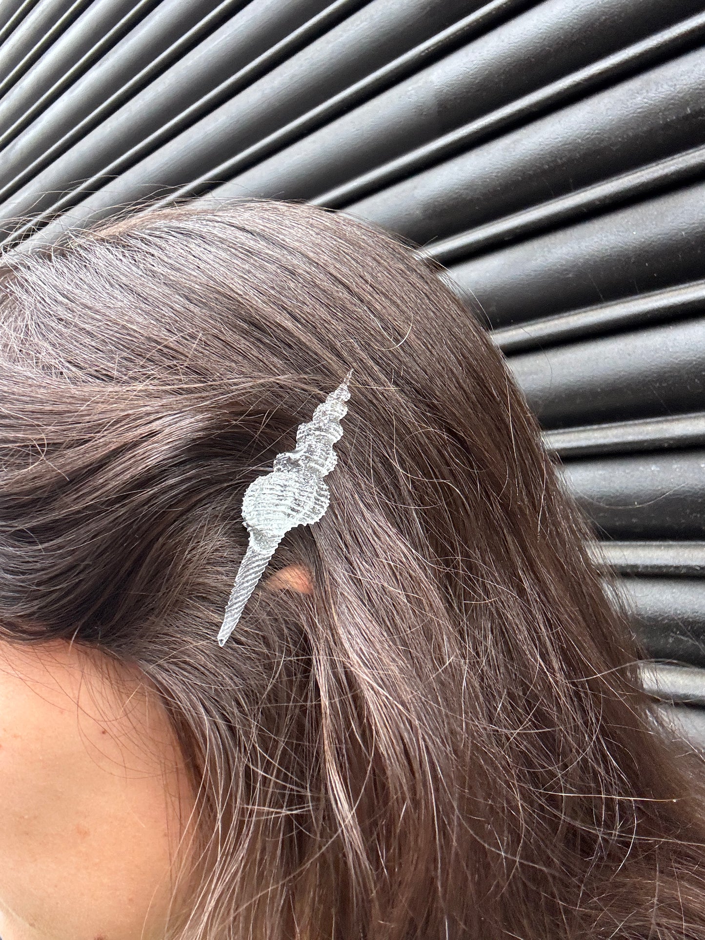 DEANNIE SPIRE SHELL HAIR CLIP