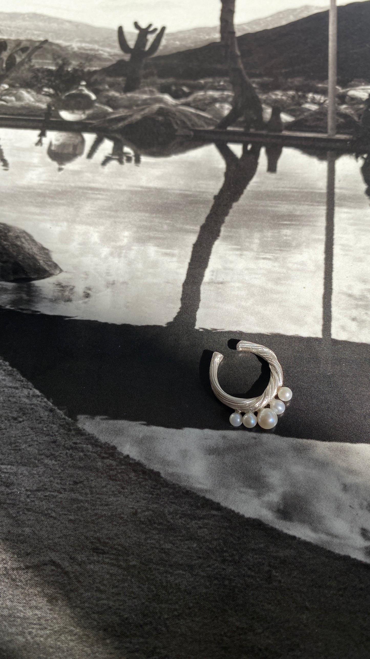 CAROLINA DE BARROS INGA PEARL AND STERLING SILVER EAR CUFF