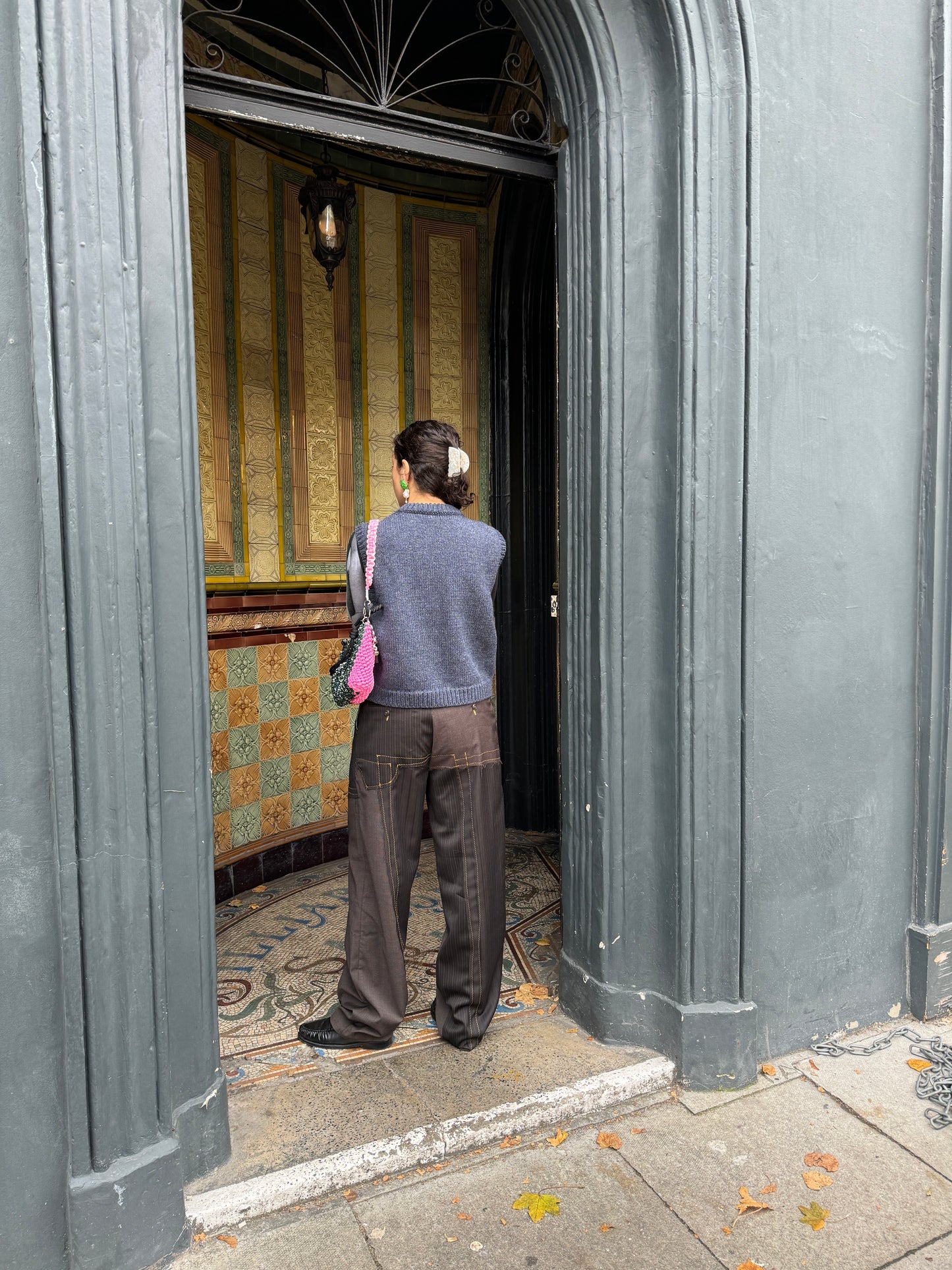 YETTON KNITTED VEST NAVY GREY