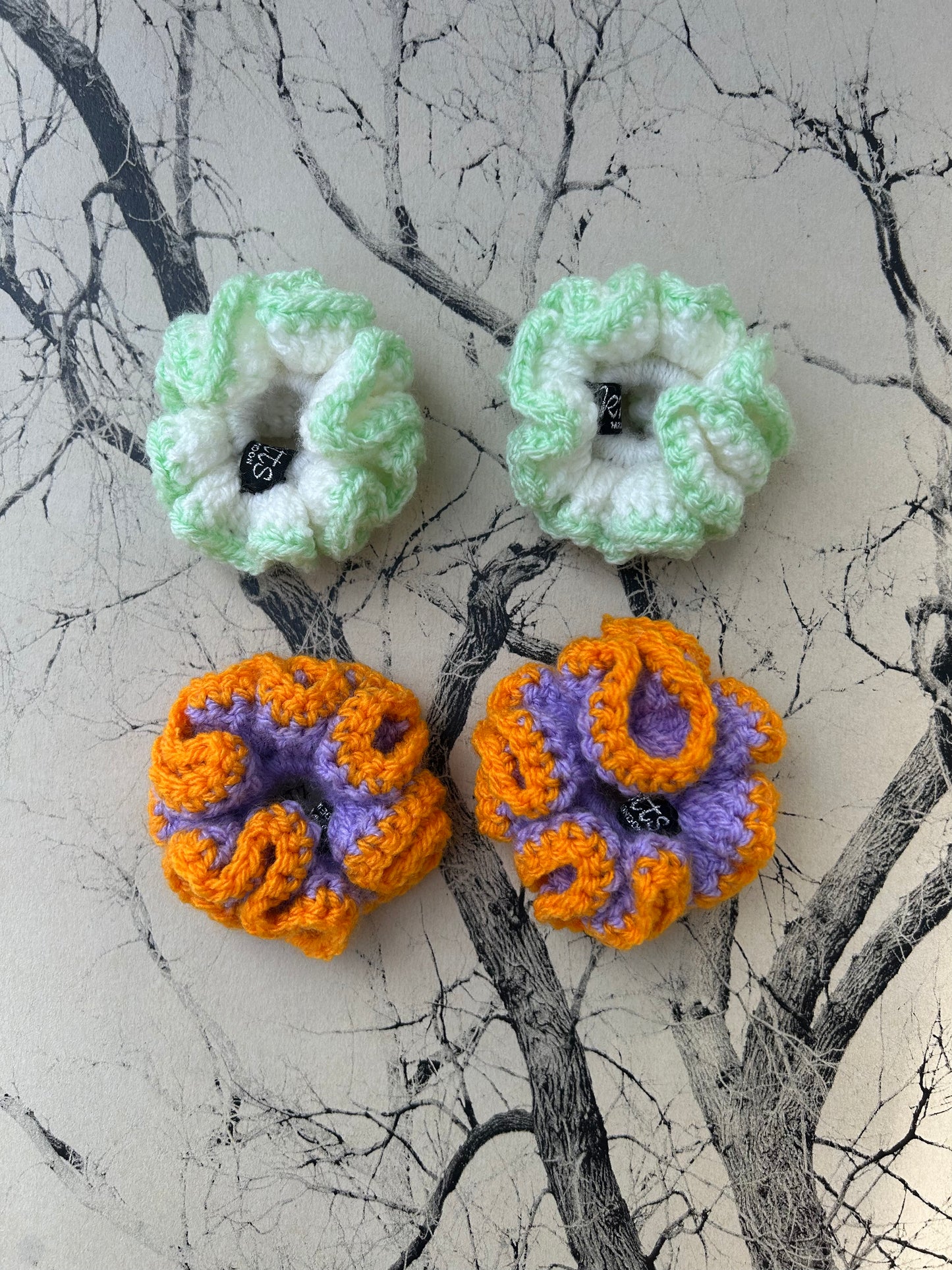 KNOTTS PURPLE AND ORANGE MINI SCRUNCHIE