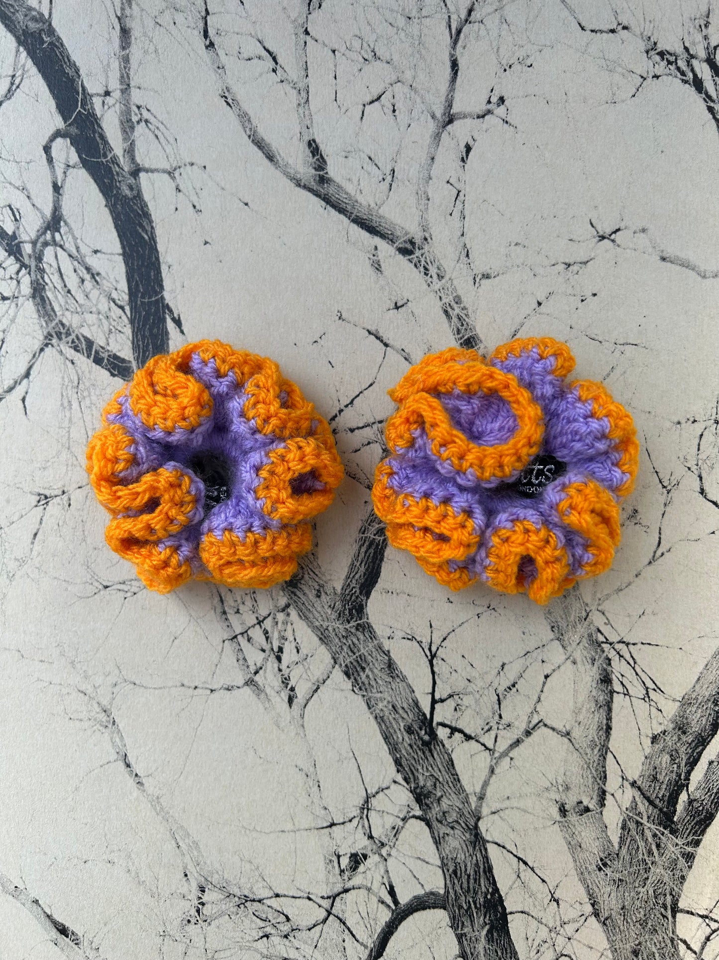 KNOTTS PURPLE AND ORANGE MINI SCRUNCHIE