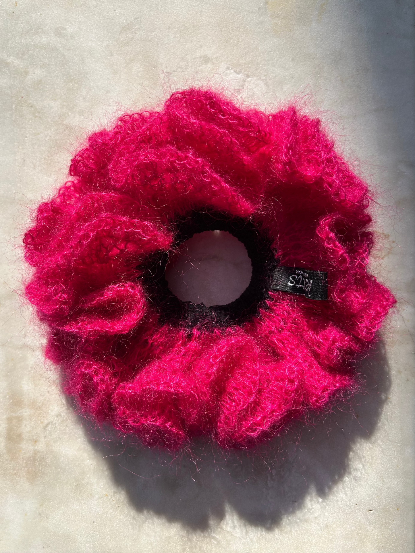 KNOTTS MOHAIR SCRUNCHIE FUCHSIA