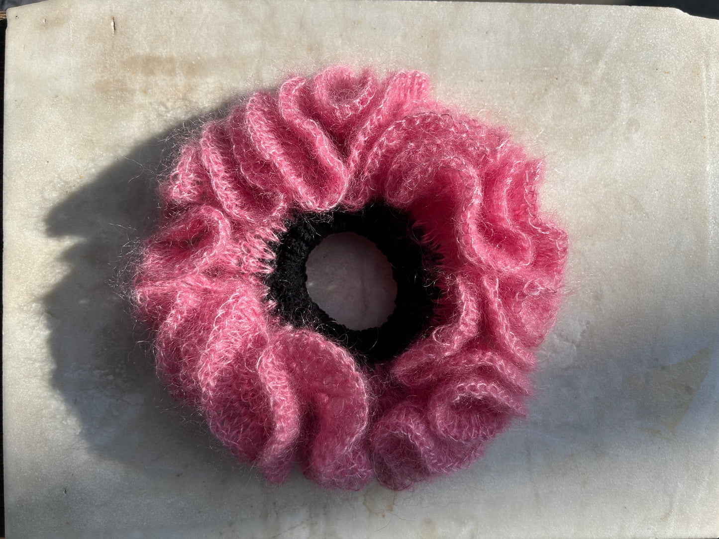 KNOTTS MOHAIR SCRUNCHIE PINK