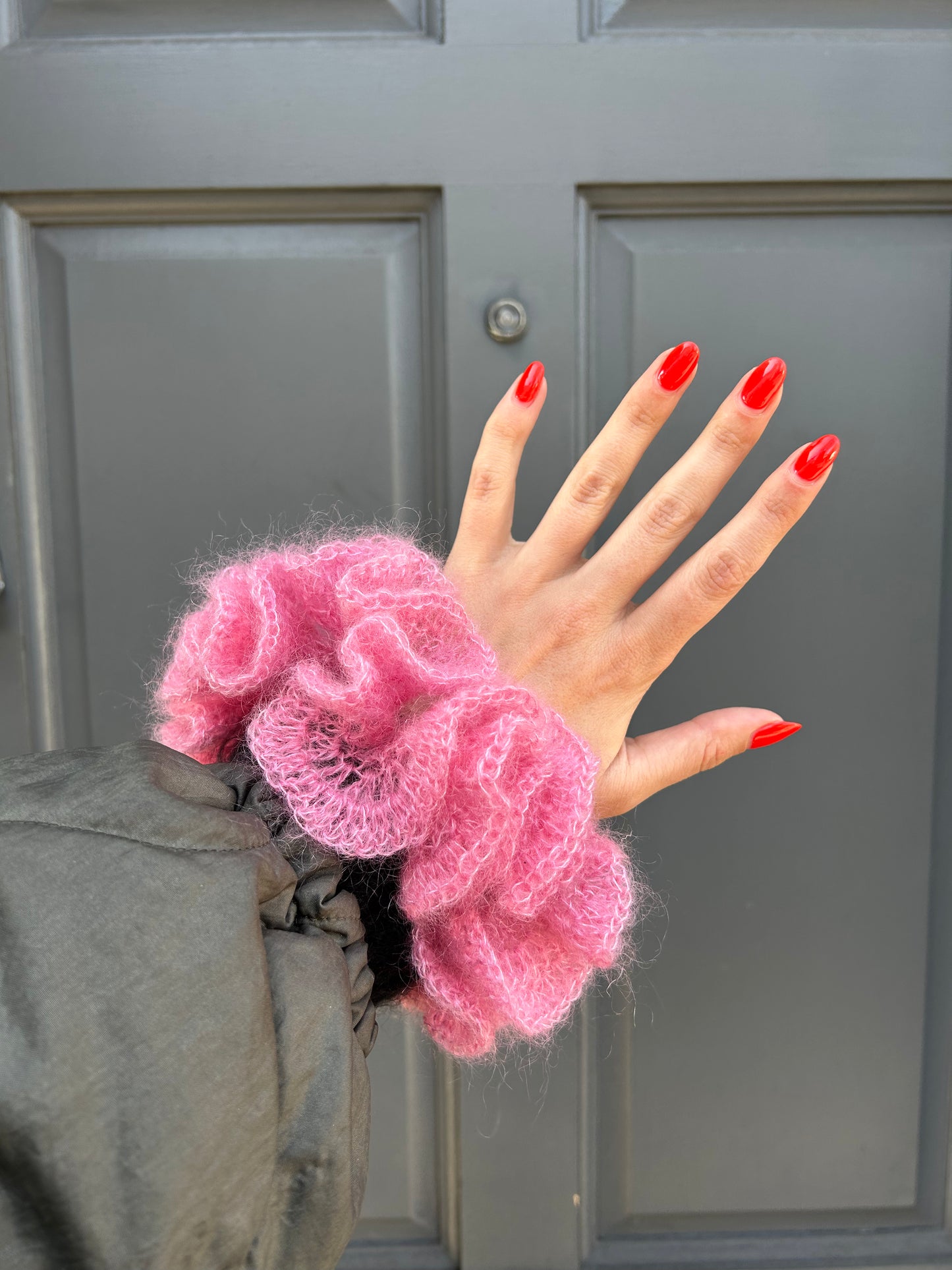 KNOTTS MOHAIR SCRUNCHIE PINK