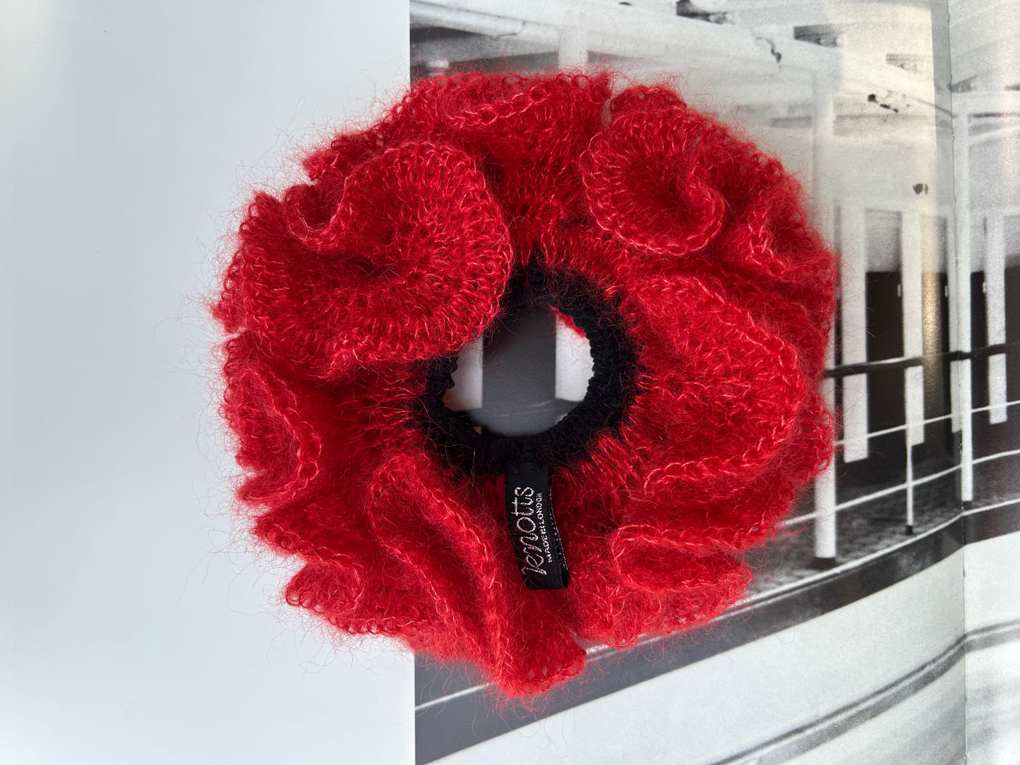 KNOTTS MOHAIR SCRUNCHIE RED