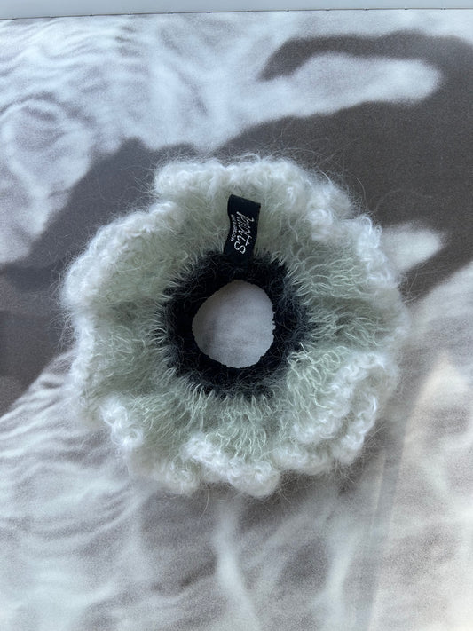 KNOTTS MOHAIR SCRUNCHIE MINT & WHITE