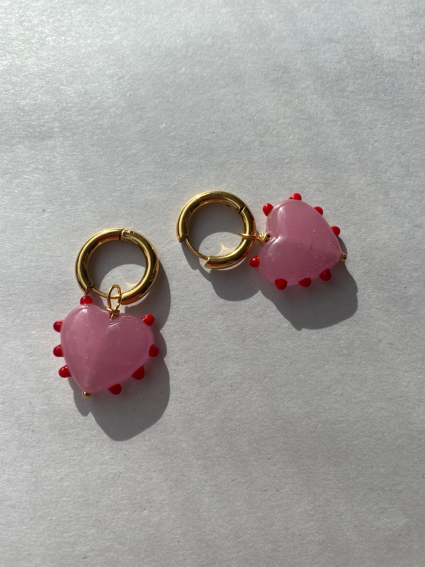 SANDRA ALEXANDRA MILAGROS HEART EARRINGS PINK