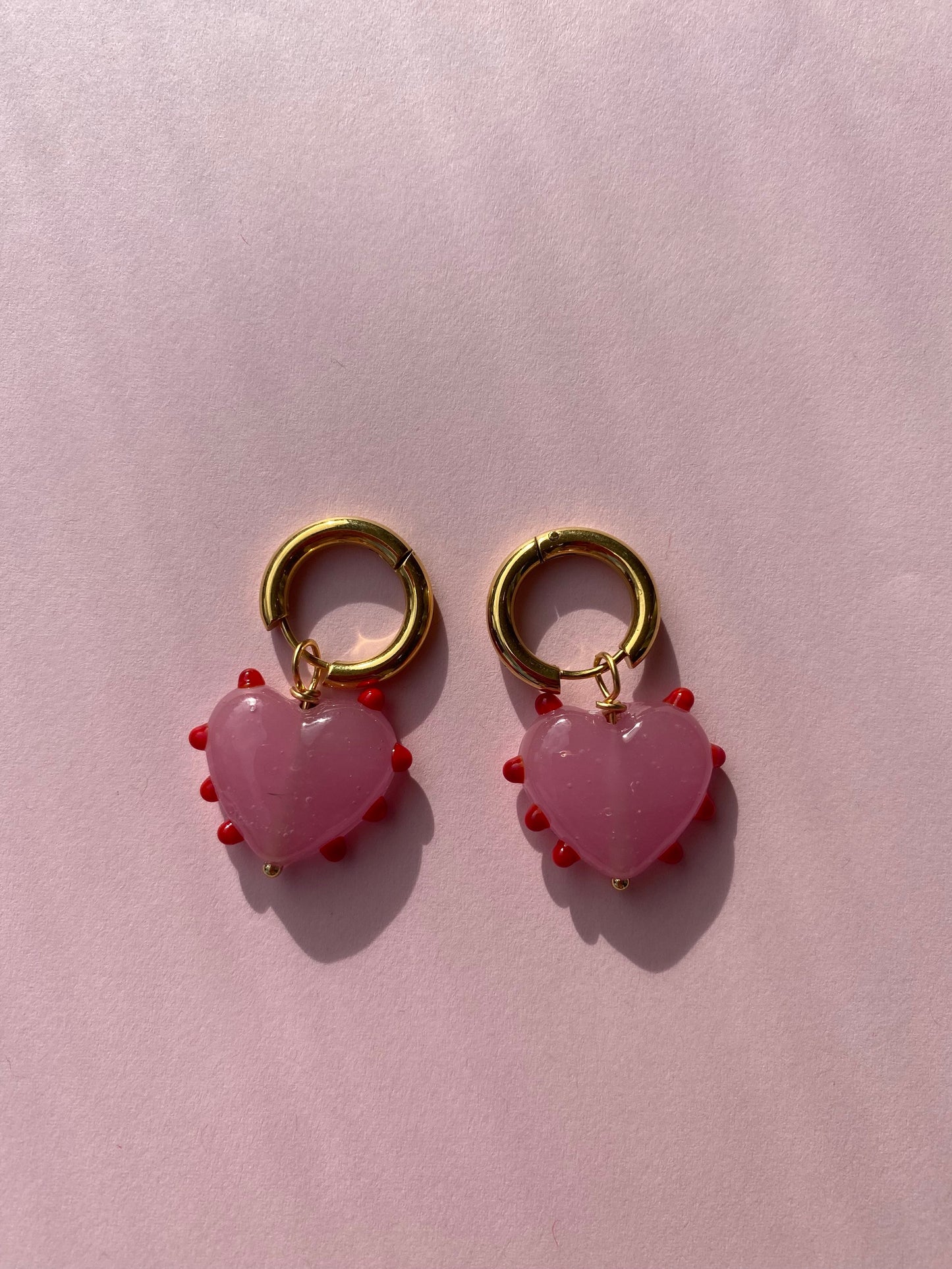 SANDRA ALEXANDRA MILAGROS HEART EARRINGS PINK