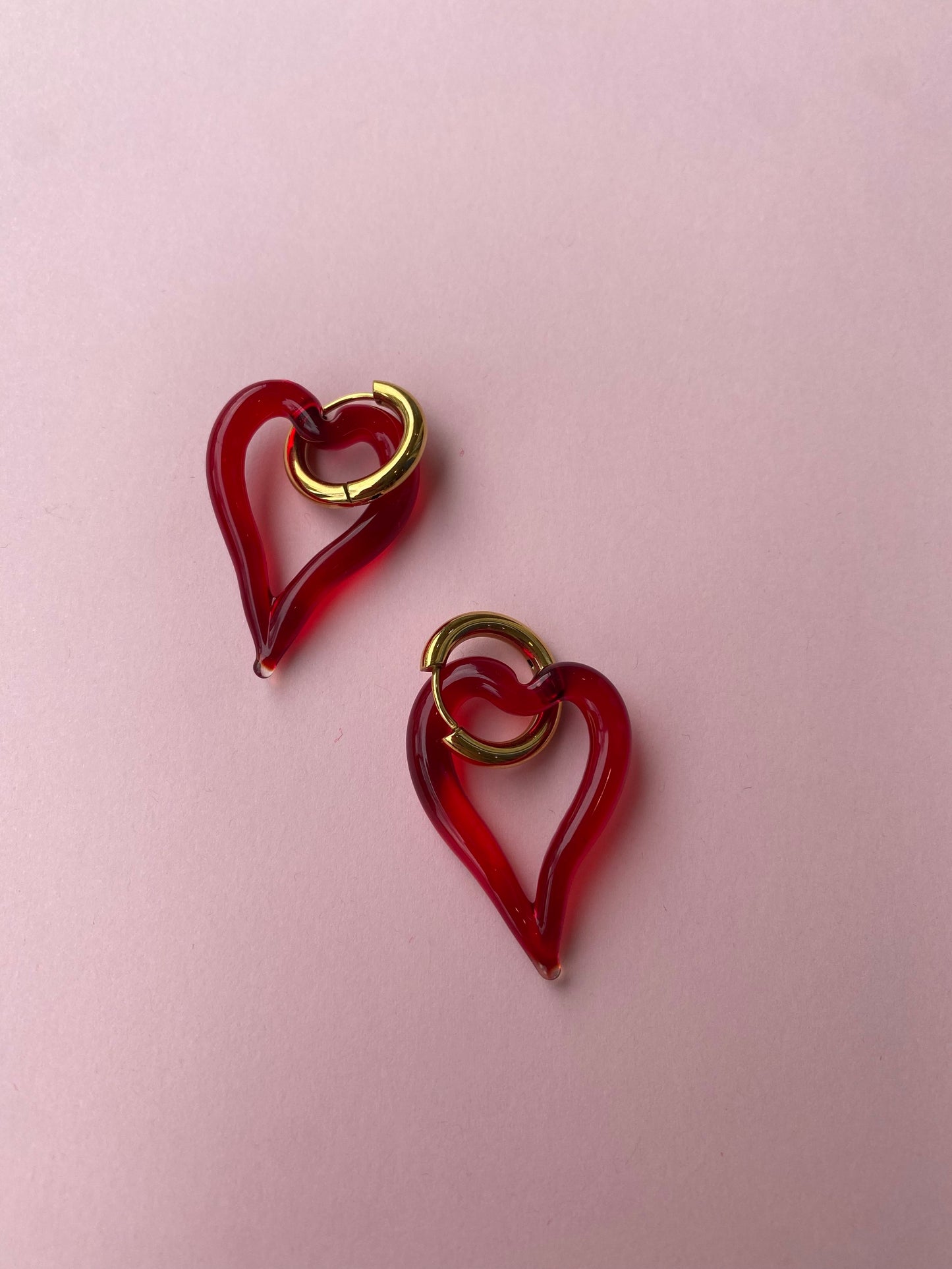 SANDRA ALEXANDRA HEART OF GLASS EARRINGS RED