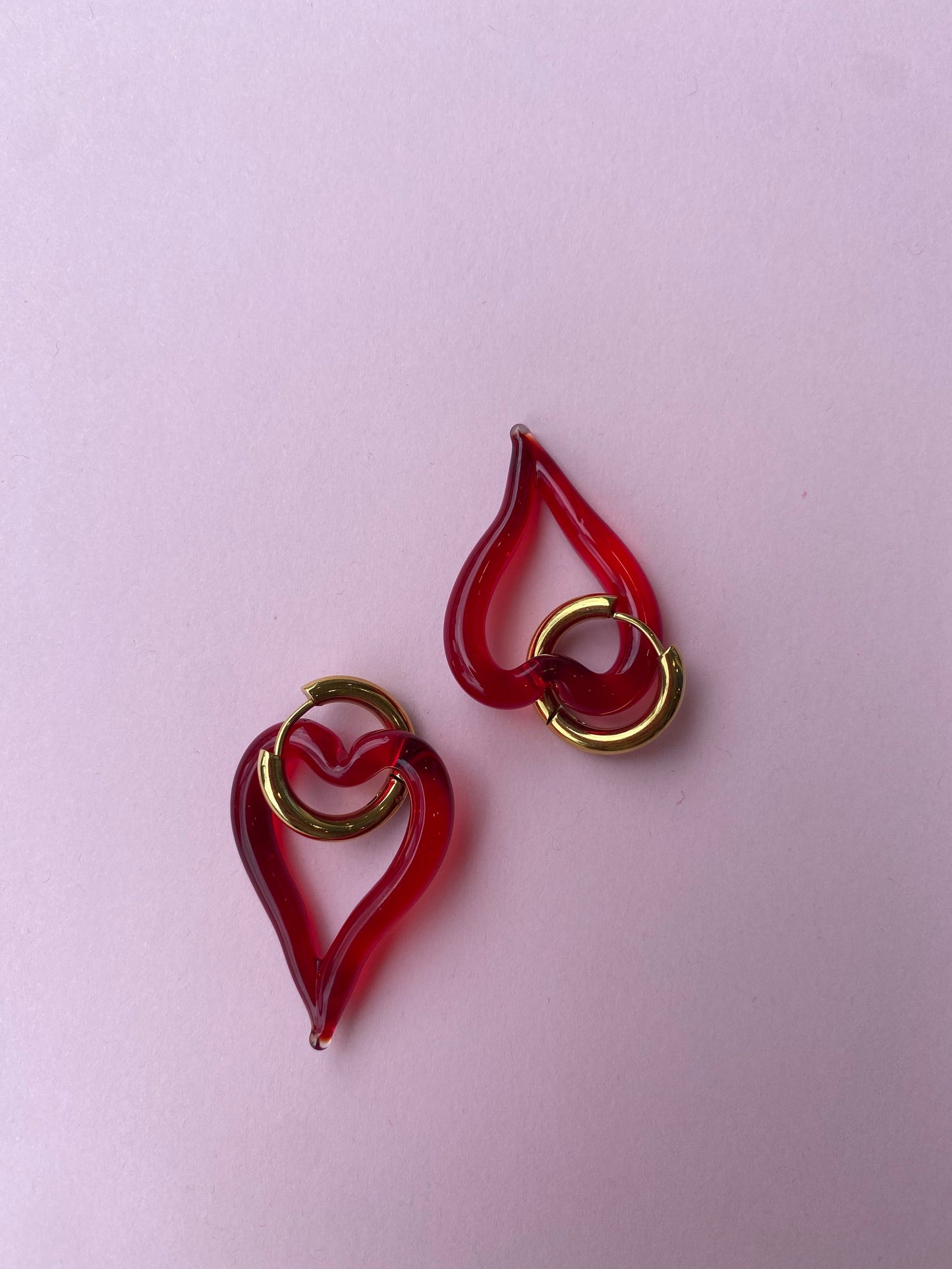 SANDRA ALEXANDRA HEART OF GLASS EARRINGS RED