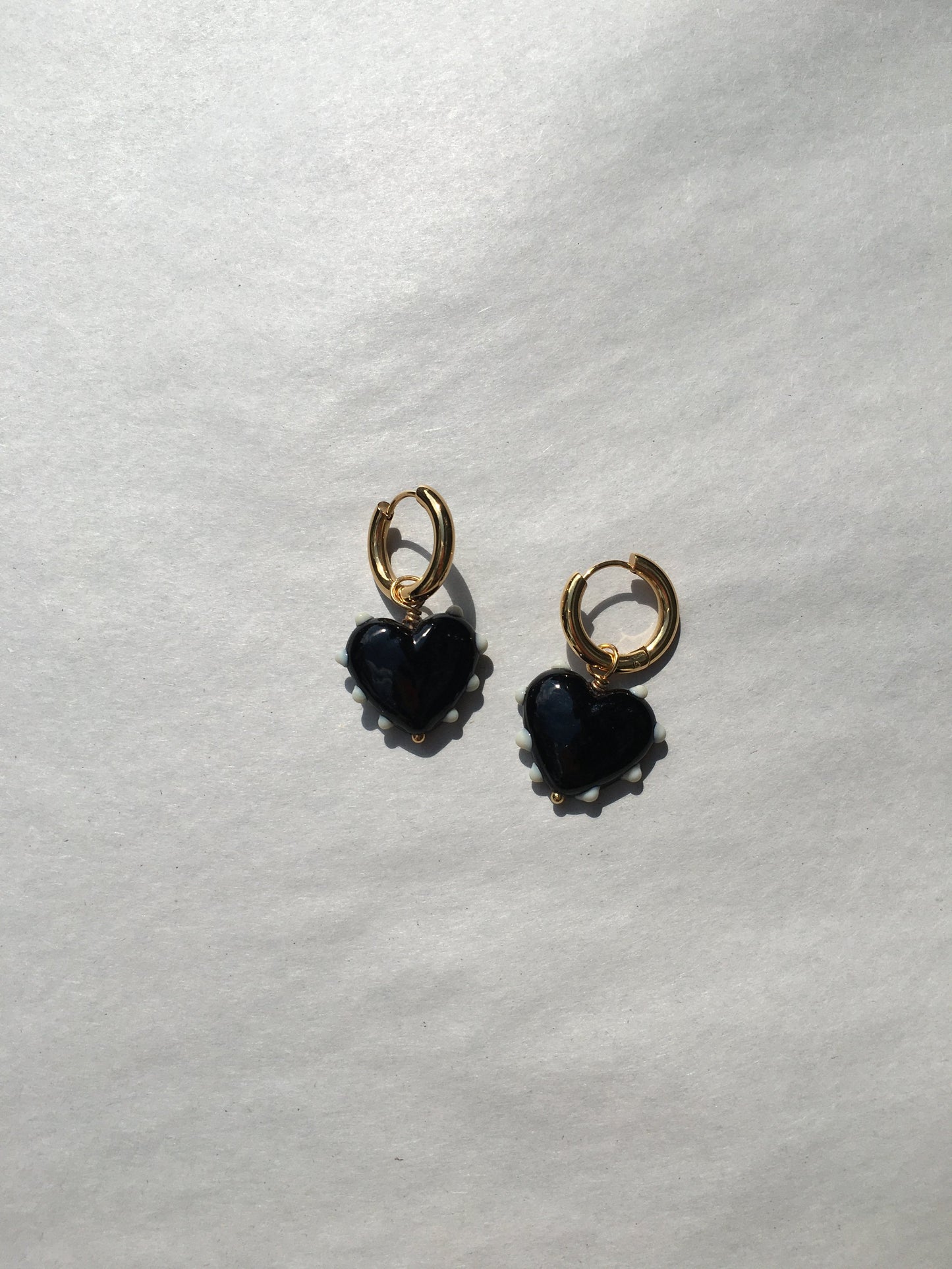 SANDRA ALEXANDRA BLACK & IVORY HEART EARRINGS