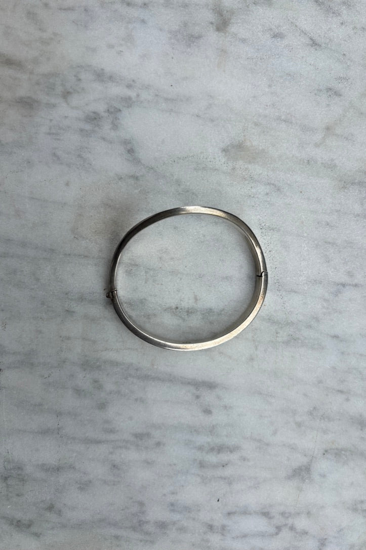 SANCROSANCT 925 SILVER SWIRLY BANGLE