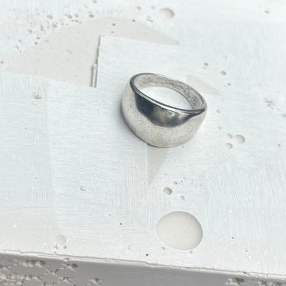 SANCROSANCT 925 SILVER CURVE RING