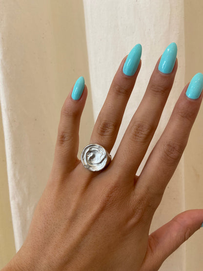 CAROLINA DE BARROS AREIA ROUND SIGNET RING