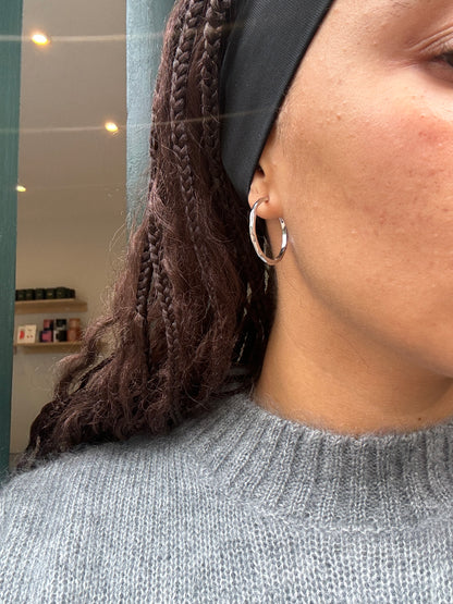 ARIYA NYLA HOOP EARRINGS SILVER