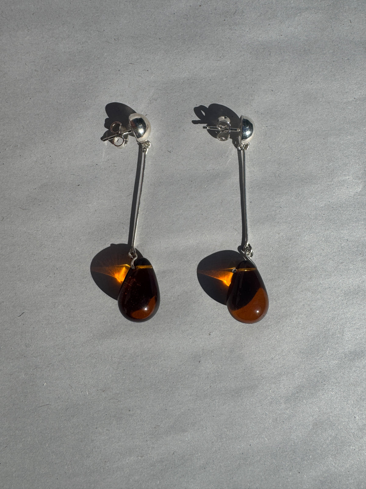 SISI JOIA GOTA LONG EARRINGS - AMBER