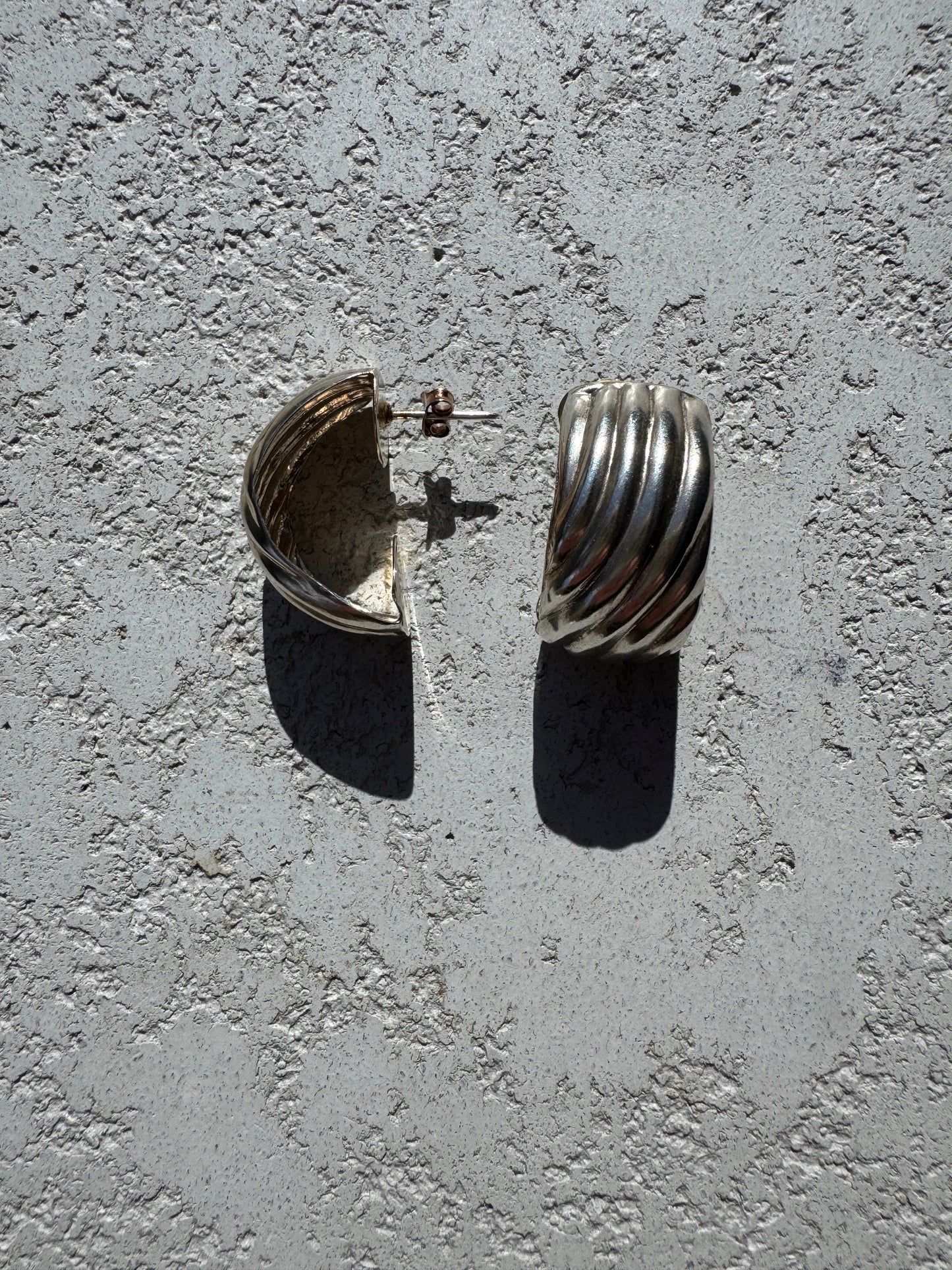 SACROSANCT TEXTURED RIB HOOP HUGGIES