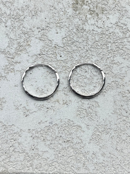 ARIYA NYLA HOOP EARRINGS SILVER