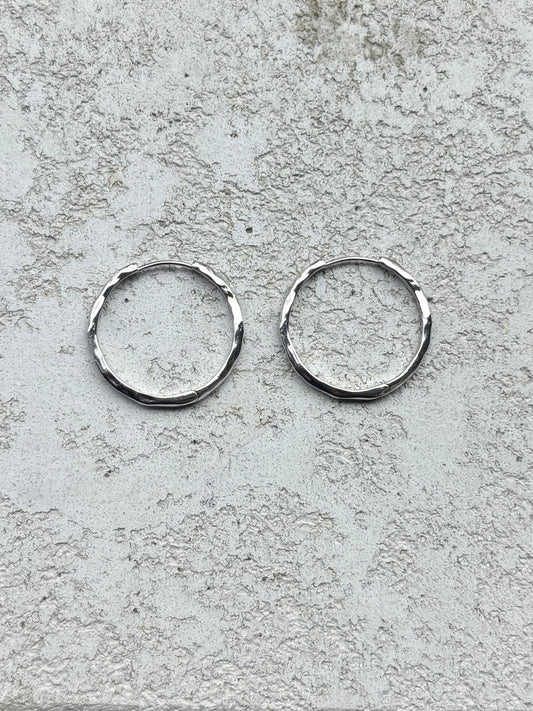 ARIYA NYLA HOOP EARRINGS SILVER