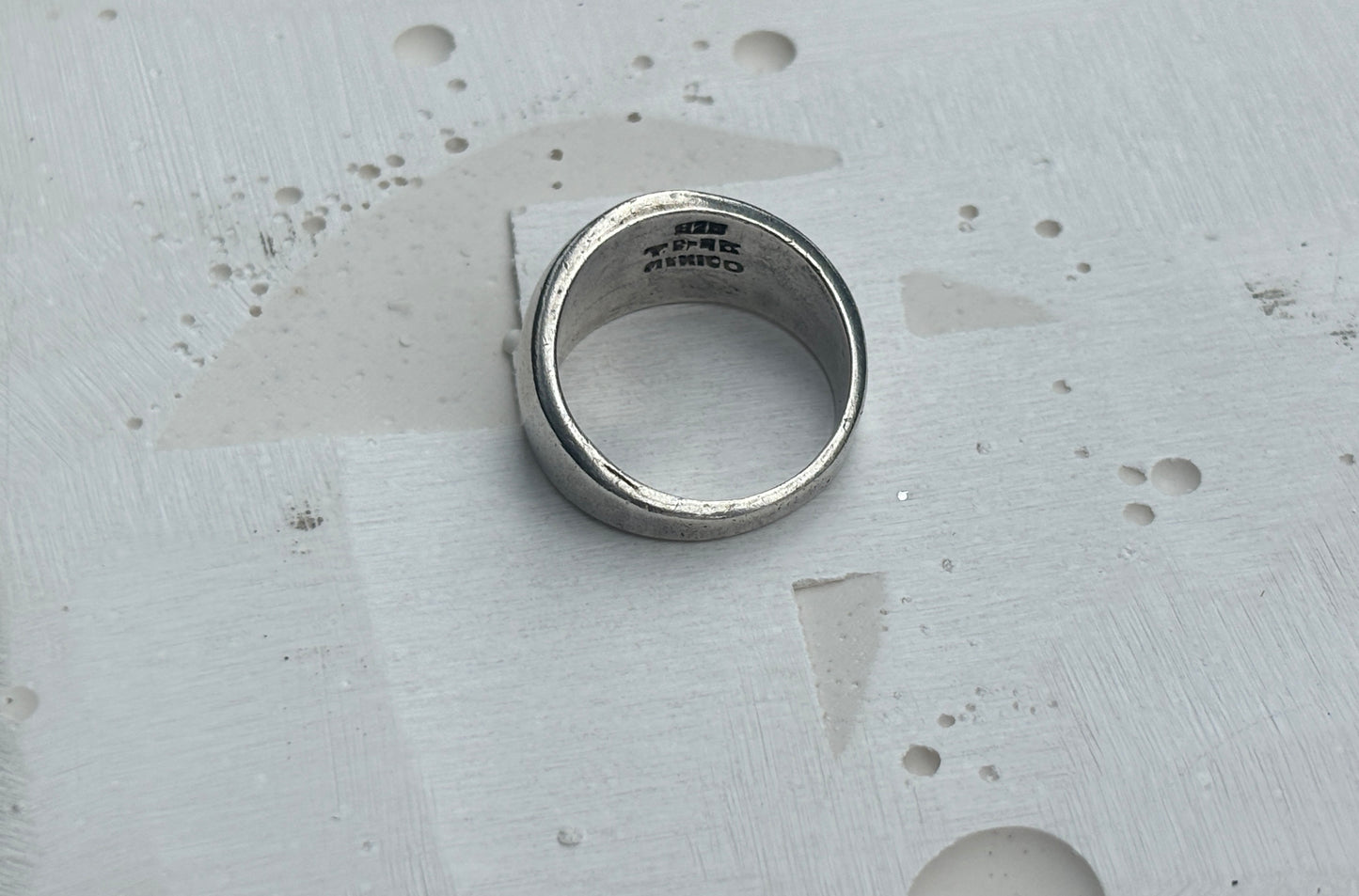SANCROSANCT 925 SILVER CURVE RING