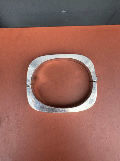 SACROSANCT OVAL BANGLE