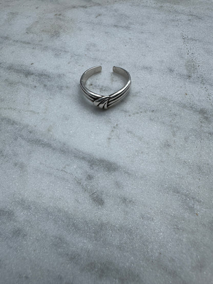 SACROSANCT KNOT RING