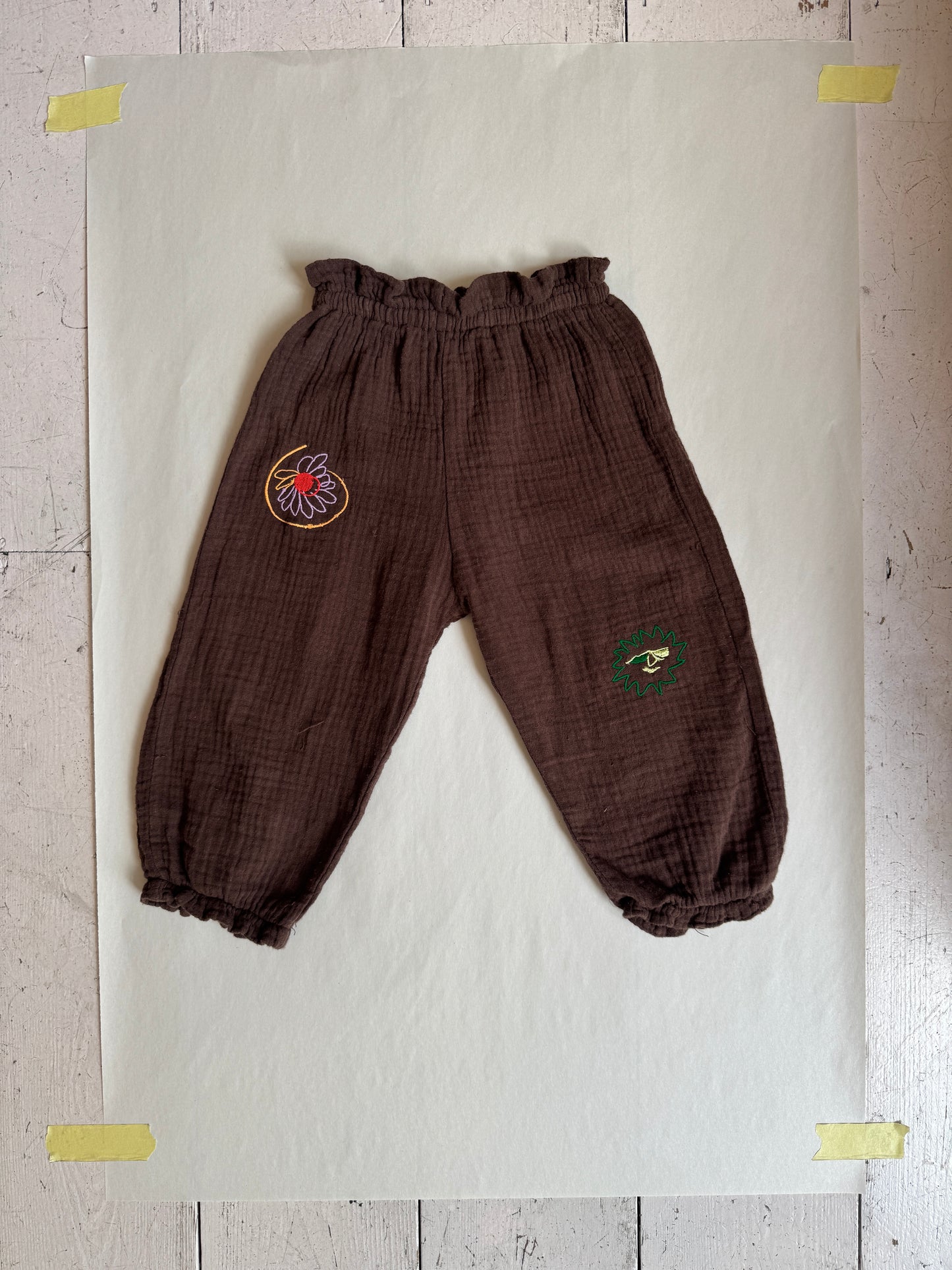 NO NEW TEE FLOWER TROUSERS BROWN