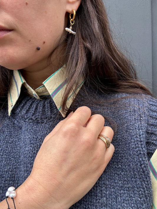 SANDRA ALEXANDRA PEARL T-BAR EARRING