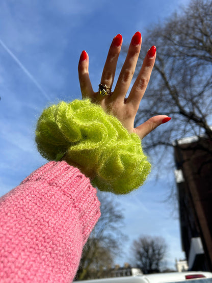 KNOTTS MOHAIR SCRUNCHIE GREEN