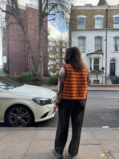 YETTON ROUND NECK VEST ORANGE STRIPE