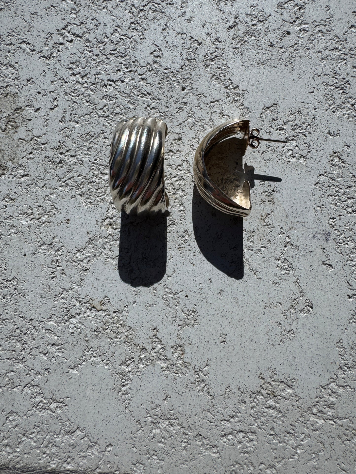SACROSANCT TEXTURED RIB HOOP HUGGIES
