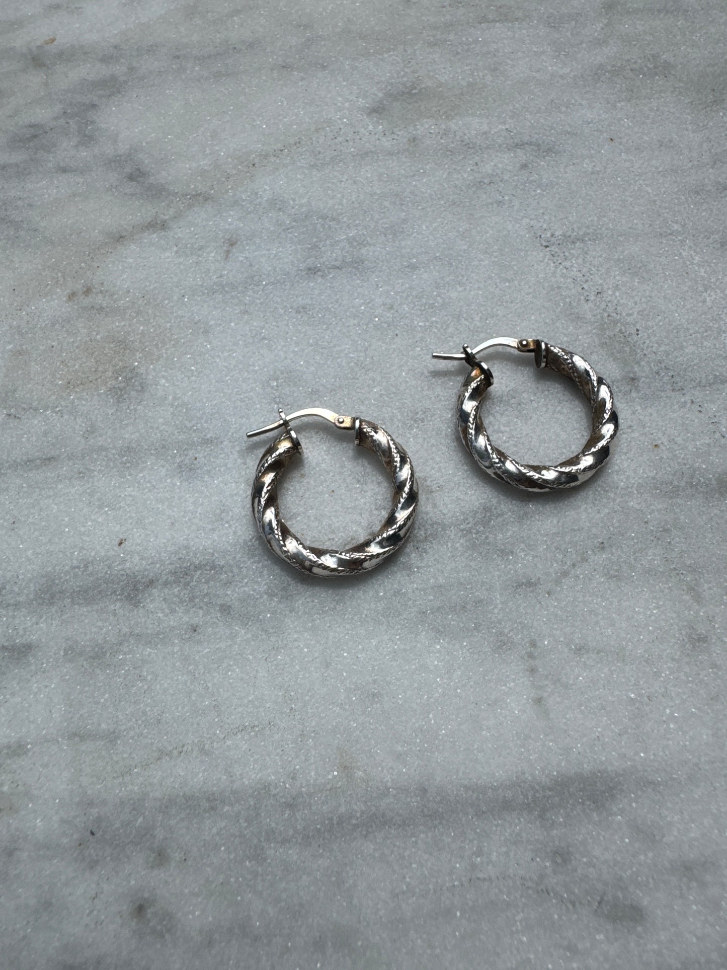 SACROSANCT TWISTED CIRCULAR HOOP