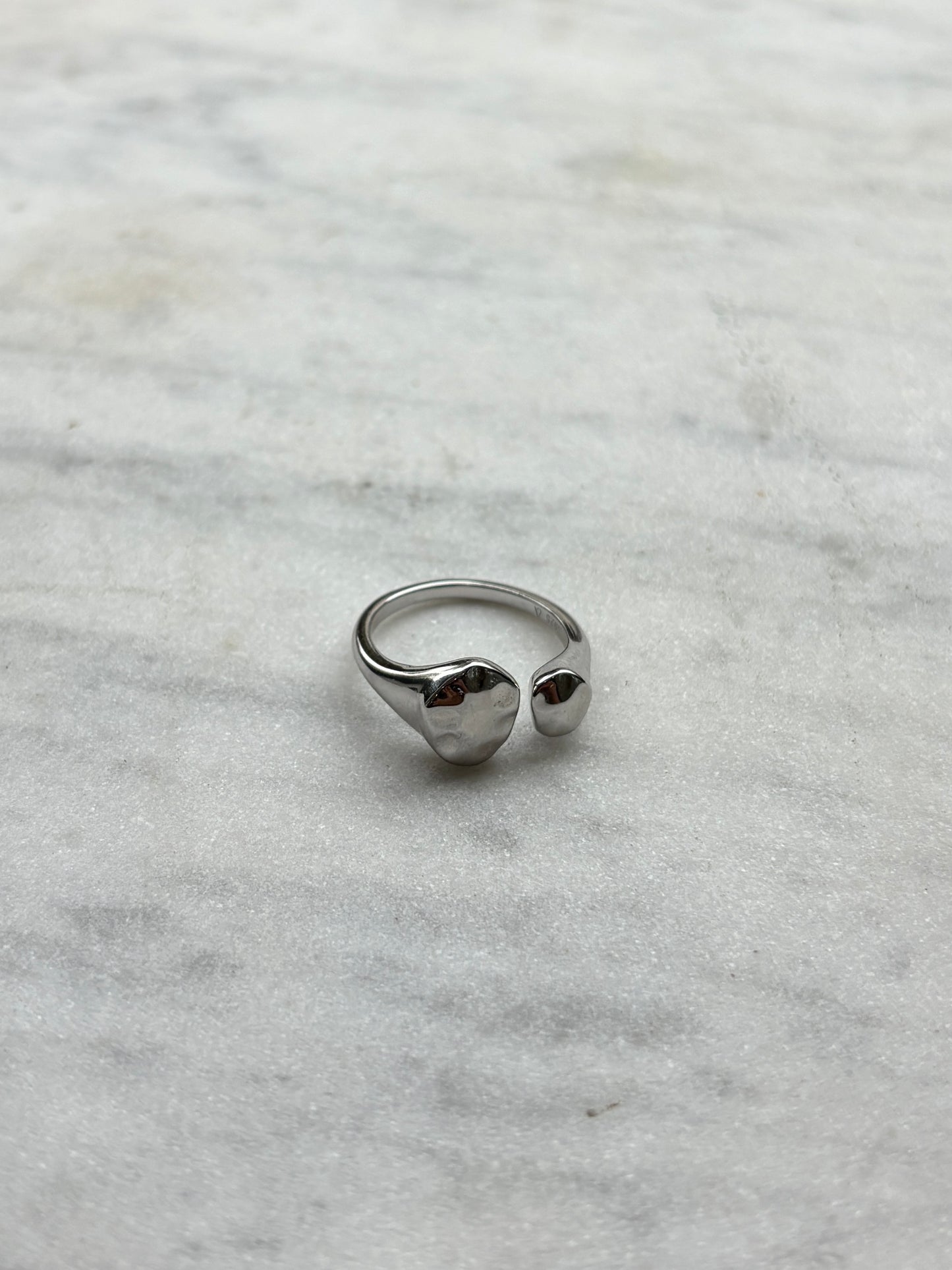 ARIYA VENUS CUFF RING SILVER