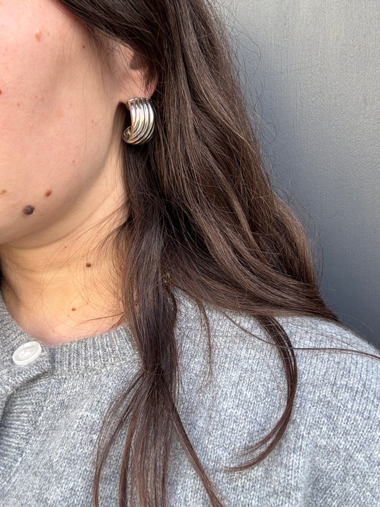 SACROSANCT TEXTURED RIB HOOP HUGGIES