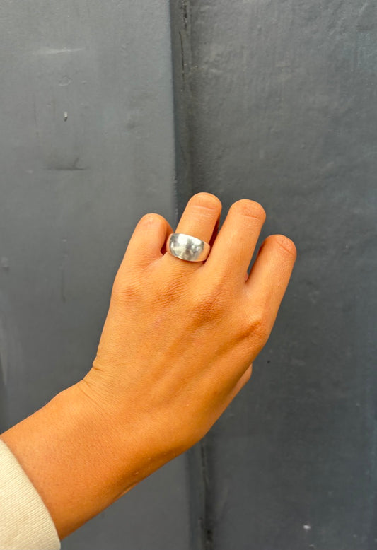 SANCROSANCT 925 SILVER CURVE RING